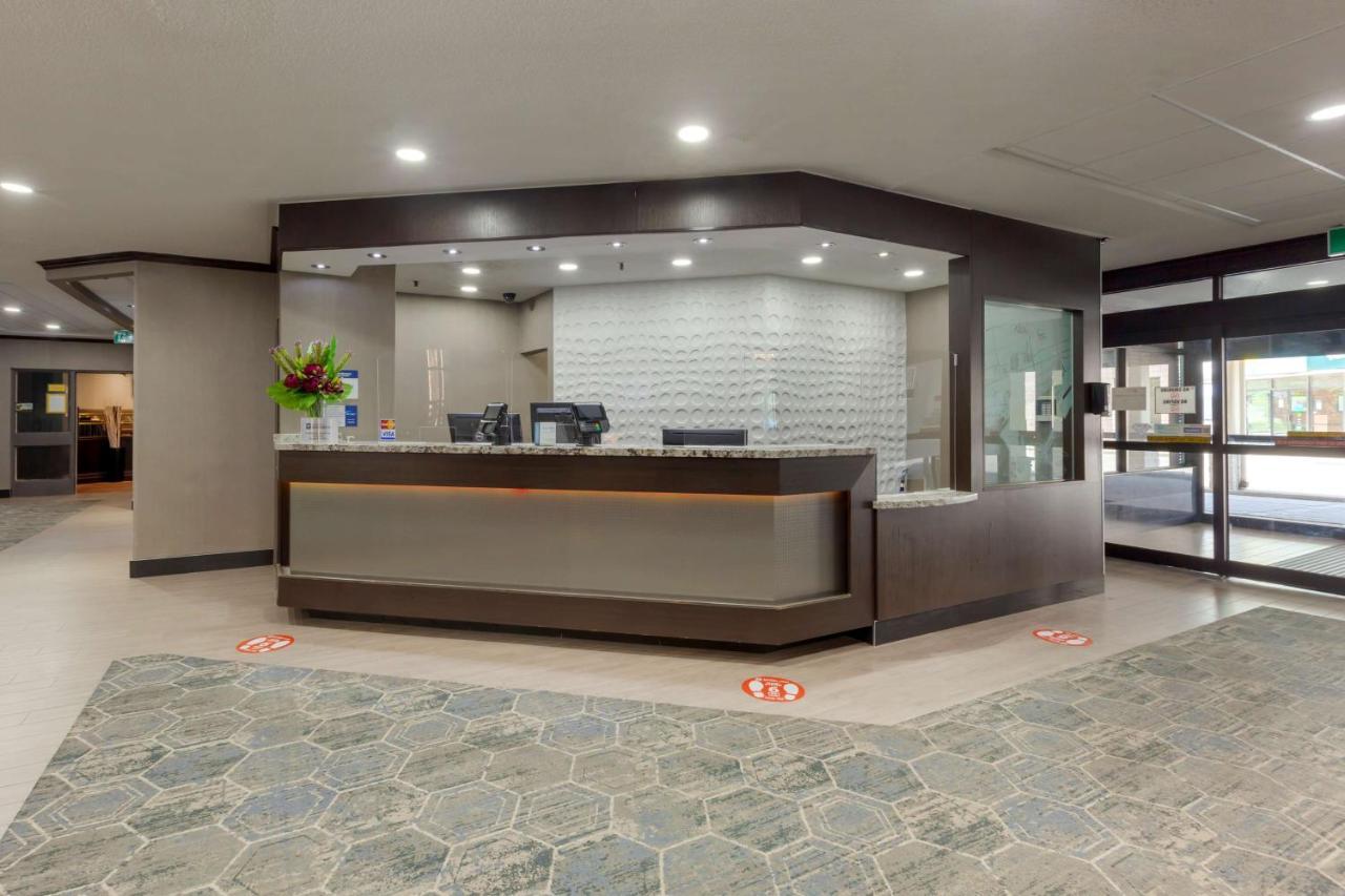 Best Western Plus Toronto Airport Hotel Миссиссага Экстерьер фото